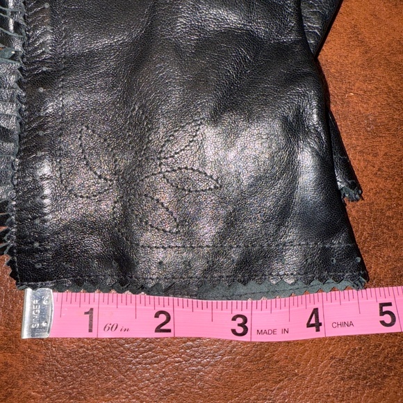 Fringed Leather Women's Gloves Black - Picture 9 of 10